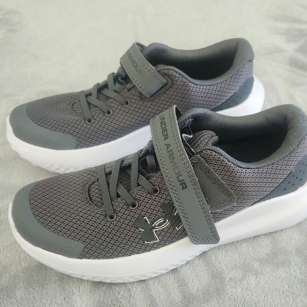 Underarmour velcro youth athletic 3y gray white mesh lightweight